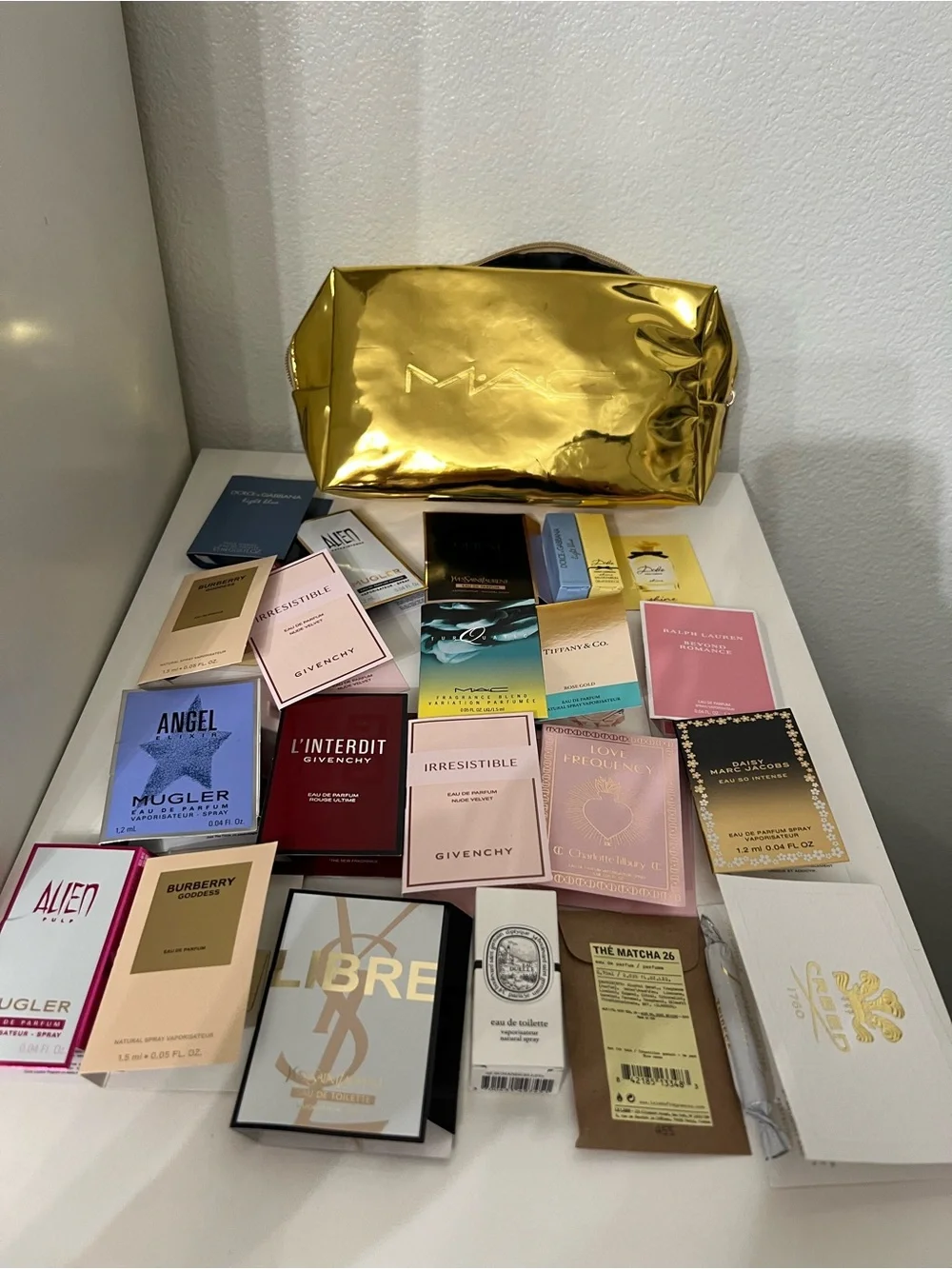 Mac new makeup bag + 23 samples - Picture 8 of 9